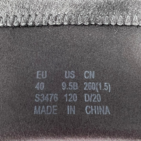 Stuart Wietzman Siggy Ankle Boot Gray Suede Faux Pearl Size 9.5 Sock Booties EUC - Picture 8 of 10